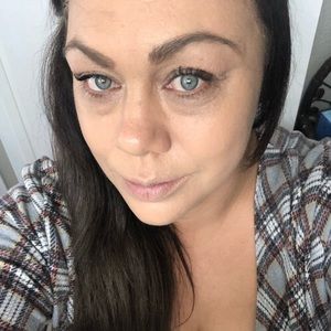 Meet your Posher, Dedeborah